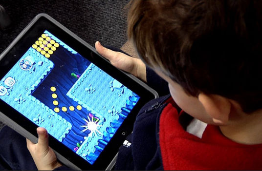 COMO CUIDAR NUESTROS OJOS FRENTE AL USO DE MONITORES